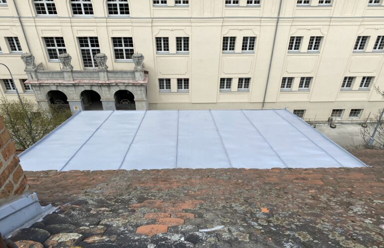 Rekonstrukce pozinkované střechy v Plzni